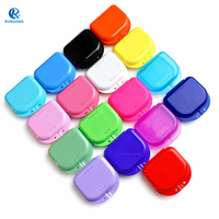Boîte de rangement dentaire colorée en gros avec couvercle articulé pour protège-dents de petite taille
