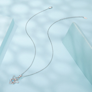Collier pendentif en opale en forme de fleur, plaqué rhodium, design minimaliste, chaîne serpent, unisexe, à porter au quotidien - Product Image 2
