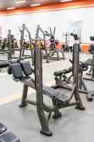 Banc de musculation incliné commercial fixe pour haltères, idéal pour l'entraînement de force des pectoraux et des épaules en salle de sport