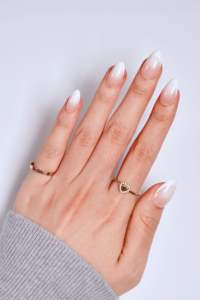 Uñas Postizas Naturales Color Nude, Forma de Almendra, Longitud Media, Estampado Dorado, Personalizadas OEM ODM de Fábrica, Uñas Postizas de Color Blanco Lechoso - Product Image 6