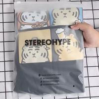Emballage plastique refermable personnalisé en CPE mat givré avec fermeture éclair, sac à fermeture éclair avec logo pour vêtements