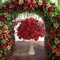 Boule de fleurs artificielles romantiques en soie rouge et blanche Uschool HQ045, design incassable, pour centre de table de mariage, Chine - Vente chaude