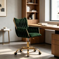 Fauteuil de bureau rembourré en velours vert, dossier haut capitonné, hauteur réglable, base pivotante en métal doré