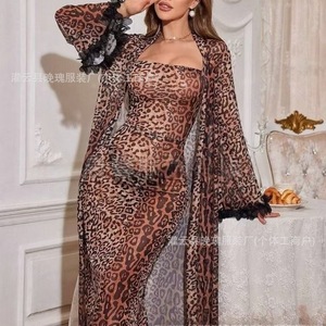 B392 Elegante Bata Larga con Estampado de Leopardo para Mujer, Cuello en V Profundo, con Cordones, Conjunto de Lencería Sexy al por Mayor - Product Image 6