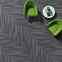 Dalles de moquette commerciales modernes pour bureaux 25x100 à boucles, personnalisables, résistantes aux taches, pour hôtels, avec support en PVC, vente en gros, en nylon