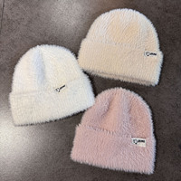 Hautfreundliche Weiche Kunstfell-Jacquard-Strickmütze für Damen Herbst Winter Japanischer Stil BRING Logo Patch Internet-Trend