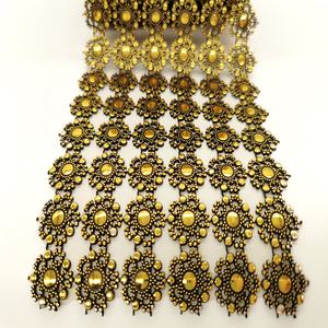 Commercio all'ingrosso 10 Yards Fiore Della Maglia Con Strass Wrap Faux Diamante di trasporto Del Nastro Wrap 6 Righe per decorare torte - Product Image 3