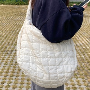 กระเป๋าสะพายข้างลายเมฆ ผ้าไนลอนสีขาว ปิดด้วยซิป ใช้ได้ทุกวัน กระเป๋าสะพายไหล่ผู้หญิง ความจุขนาดใหญ่ น้ำหนักเบา - Product Image 4