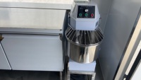 Conteneur Alimentaire Mobile de 4M Personnalisé de Haute Qualité à Bas Prix pour Logement Temporaire et Abri – Camion Conteneur Alimentaire