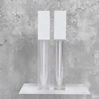 Vente en gros de tubes de brillant à lèvres carrés vides en plastique givré rose clair mignons avec logo personnalisé