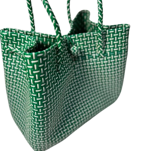 Sacs à main Sembagi, vintage, écologiques, tissés à la main, sac pour femmes, Indonésie, sac fourre-tout original, taille adulte, vert, plastique recyclé - Product Image 1