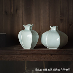 Jarrón de granada de porcelana monograma esmaltada hecho a mano de Wuxi Tang Ceramic Co Ltd, jarrón zen asiático para mesa, para ceremonia del té y hogar. - Product Image 5