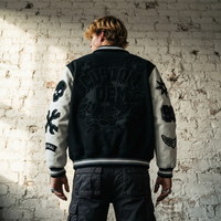 Blouson universitaire unisexe surdimensionné en chenille brodée, doux, 380 GSM, style streetwear, noir, avec blocs de couleur personnalisés OEM