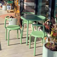 Meubles d'extérieur compacts résistants à la rouille et aux intempéries, adaptés aux devantures de magasins, aux patios, aux maisons et aux aménagements de magasins de boissons commerciaux