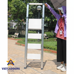 Escalera plegable de aluminio para el hogar, 2 escalones, estilo occidental, EN131, compatible con Vietnam-Vietladders - Product Image 1