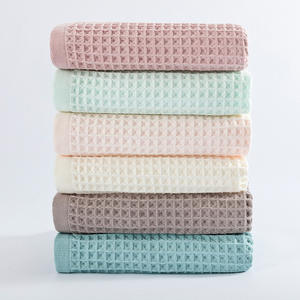 Serviette de bain gaufrée en pur coton 70x140 cm, couleur unie, moelleuse, pour usage domestique, rose, jaune, bleu, vert, marron, rose clair - Product Image 2