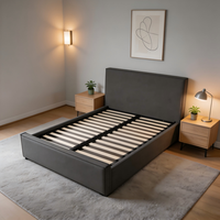 Cadre de lit rembourré gris moderne avec rangement, design de lit moelleux, tête de lit en bois, options taille Queen et King, mobilier de chambre minimaliste