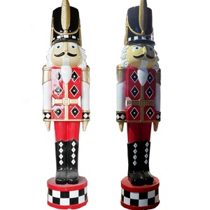 Statue de soldat <span class=keywords><strong>casse</strong></span>-<span class=keywords><strong>noisette</strong></span> géant en fibre de verre personnalisée pour l'extérieur, décoration de Noël pour les fêtes et les événements - Product Image 3