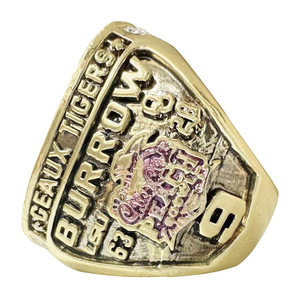 Bague en alliage avec pierres précieuses Champion NCAA LSU <span class=keywords><strong>Alliance</strong></span> universitaire de Louisiane 2019 Dropshipping - Product Image 3