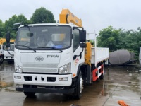 Nouvelle grue montée sur camion FAW 4x2 de 4 tonnes à 4 sections pour la construction, le levage et le transport de marchandises