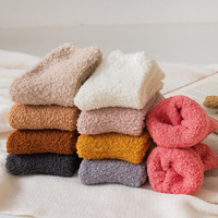 Chaussettes d'hiver pour hommes et femmes, bas correcteur de prix, pantoufles pelucheuses et pelucheuses avec pinces, offre spéciale