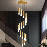 Lustre d'escalier en fer moderne, luxueux, simple et exquis, avec lumière LED longue et rotative, pour maisons duplex, villas et escaliers ouverts