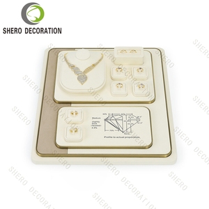 Exhibidores de Joyería de Terciopelo Beige Hechos a Medida con Borde Metálico Dorado, Bandeja de Joyería con Diseño Personalizado para Boutique Minorista - Product Image 6