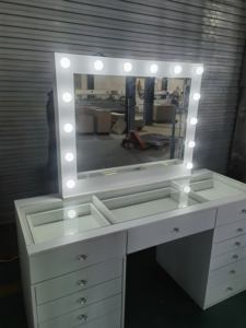 Bureau de maquillage blanc sur mesure de luxe chambre à coucher coiffeuse transparente <span class=keywords><strong>Table</strong></span> de vanité moderne de princesse avec dessus en <span class=keywords><strong>verre</strong></span> - Product Image 3