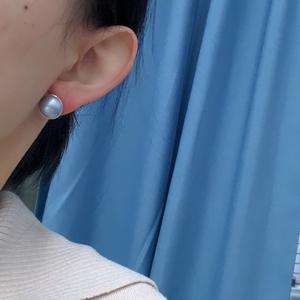 Boucles d'oreilles clous Mabei World en perle Mabe grise d'eau de mer 13 mm, sertissage en argent, bijoux classiques pour femme - Product Image 4