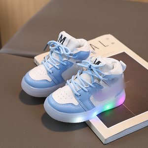 Zapatillas Deportivas Infantiles con Luces LED de Diseño, Zapatos Casuales Cómodos para Niños y Niñas, Cierre de Velcro para Fácil Poner y Quitar - Product Image 2