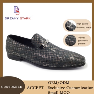 Tige de chaussure rétro faite à la main, durable, à motif spécial, avec logo personnalisé en cuir de vachette imitant la texture de la peau de serpent - Product Image 2