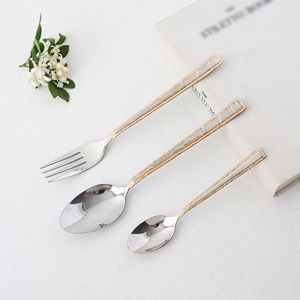 Nhà máy 32 cái/36 cái mạ vàng mô hình Laser muỗng ngã ba SS 18/10 Trung Đông Vàng Flatware Set với đứng trong hộp màu - Product Image 4