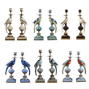 Paire de bougeoirs en céramique pour perroquet Chinoiserie Bougeoirs en céramique pour perroquet oiseau en céramique de couleur blanche et bleue pour la décoration intérieure - Product Image 2