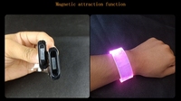 Bracelet LED clignotant Bracelet lumineux Bracelet de fête LED personnalisé Glow in Dark Magnet LED TPU Wristband for Concert Festival