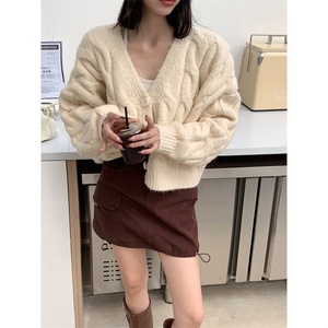 Áo len nữ cổ chữ V ngắn phong cách lười biếng giản dị mùa thu mùa đông dày đan len cardigan nút chiên bột Xoắn - Product Image 1