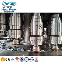 Nouvelle machine complète Peak pour le soufflage, le remplissage et le bouchage d'eau, destinée aux lignes de production d'eau minérale pure.