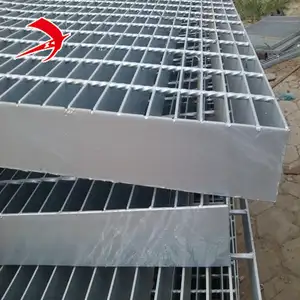 Промышленный Горячая окунутая гальванизированная стальная сетчатая пластина, на платформе, с металлическим элементом стальные решетки на открытом воздухе металловые дренажные крышка решетки
