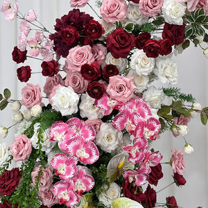 Boule florale artificielle luxueuse en soie rose et rouge réaliste, faite à la main, conçue sur mesure pour la décoration de lieux de mariage - Product Image 3