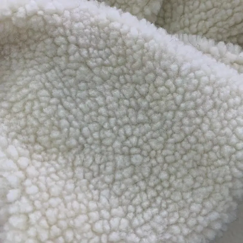 Tessuto di rivestimento in pelliccia di agnello di pecora finta in poliestere di alta qualità di fabbrica per tessuto invernale per indumenti