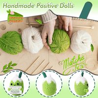 Poupée Matcha en laine tricotée au crochet faite à la main avec des détails vert paille et blanc RY-SW-012 Décoration de bureau intérieure
