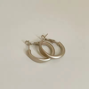Pendientes de Aro en Forma de C de Acero Inoxidable Chapados en Oro de 18k de Alta Calidad para Mujer, Joyería Hipoalergénica, Pendientes de Aro con Forma de Espiral - Product Image 4