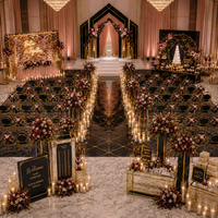 Décoration de Mariage Luxe Moderne – Pack Complet : Arche Géométrique Noir Mat, Allée en Velours, Lustre en Cristal, Toile de Fond LED – Solution OEM Tout-en-un