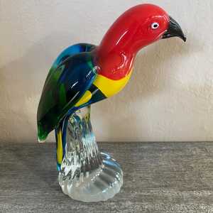 Figurine d'oiseau en verre soufflé coloré, dôme en verre, détails rouge, jaune, noir, thème animal, pièce d'art décorative artisanale, mini-monde en verre - Product Image 5