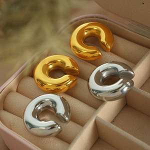 ต่างหูแบบติดหู รูปทรงตัวยู เรขาคณิต กลวง สีทอง สีเงิน เครื่องประดับแฟชั่นสำหรับงานปาร์ตี้ - Product Image 1