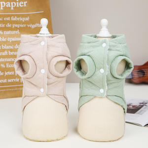 2025 nuevo diseño clásico <span class=keywords><strong>abrigo</strong></span> de algodón sólido Otoño Invierno ropa para mascotas anillo de tracción chaleco polar de dos piernas para perros nuevo diseño de dibujos animados - Product Image 4