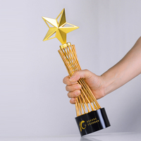 Trophée Métallique Personnalisé Tendance et Durable, Finition Chrome Cristal, 32/34cm, Gravure Laser, Coffret Cadeau pour les Vainqueurs d'Événements - Vente Flash