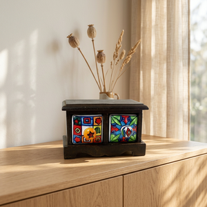 Caja de Almacenamiento de Madera Maciza Pintada a Mano con Diseño Intrincado, Cajones Artesanales Únicos para la Decoración Moderna del Hogar y la Sala de Estar - Product Image 1