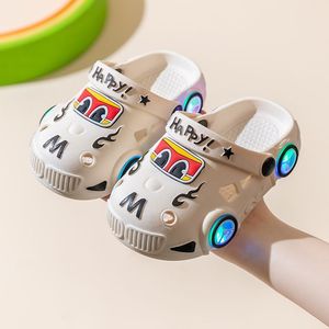 Chaussons d'été pour enfants, motif de voiture lumineuse de dessin animé, garçons et filles, antidérapants, semelle souple, sandales d'intérieur, chaussures à trous pour les orteils - Product Image 6