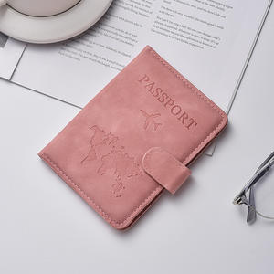 Portefeuille de voyage tendance avec logo personnalisé, étui de passeport en cuir PU avec boucle magnétique, porte-passeport familial avec blocage RFID - Product Image 6