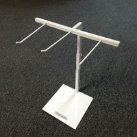 Magasin de vêtements accessoires suspendus en métal chaussettes présentoir de produits support, magasin de détail luminaires présentoir